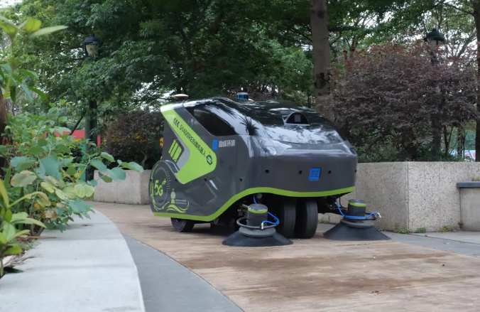 今年會(huì)環(huán)境5G環(huán)衛(wèi)機(jī)器人亮相2021中國(guó)創(chuàng)新創(chuàng)業(yè)成果交易會(huì)