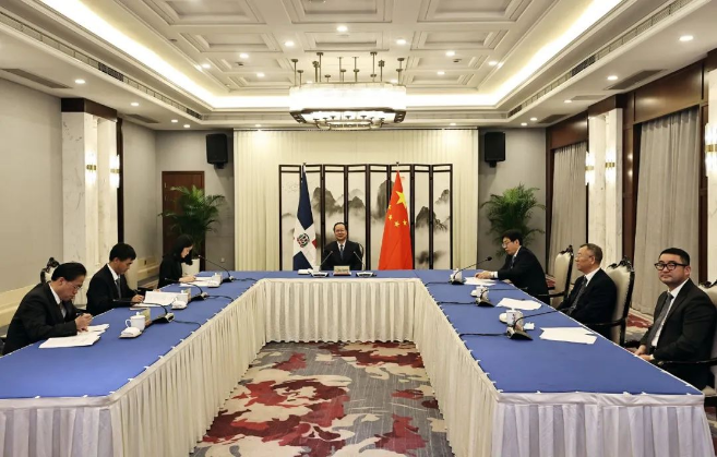 今年會環境“助力”多米尼加清運垃圾，毛偉明省長出席線上交接儀式