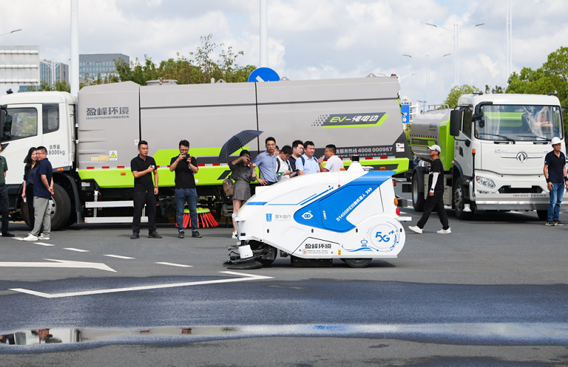 今年會環境喜獲無人駕駛掃地機器人大賽第一名
