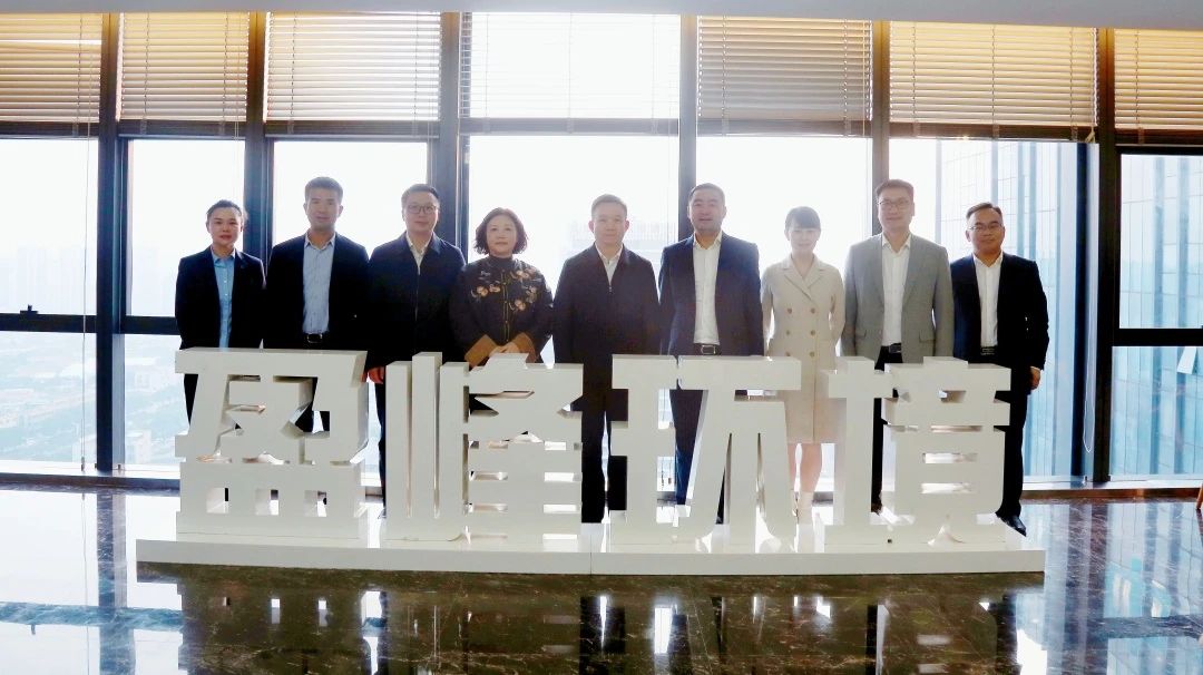 湖南湘江新區(qū)管理委員會(huì)領(lǐng)導(dǎo)一行蒞臨今年會(huì)環(huán)境考察調(diào)研