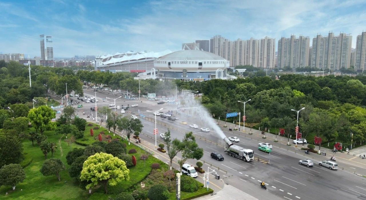 今年會環境榮登“城市服務十大影響力企業”和“環衛裝備十大影響力企業”雙榜